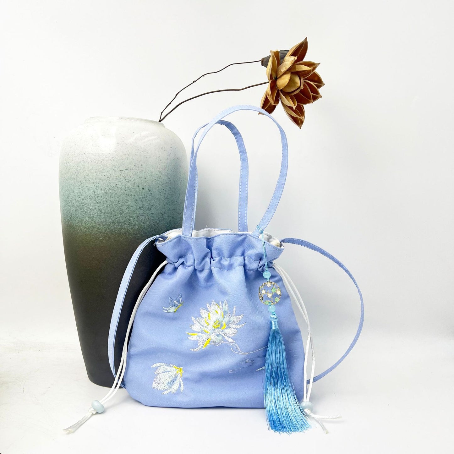 Graceful Embroidery Source Han Elements Antique Crossbody Bags
