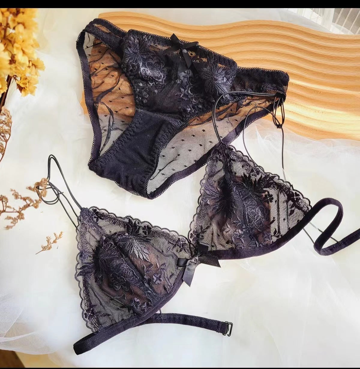 Underwear Beautiful Embroidered Lace Without Steel Ring Hollow Lingerie Sets