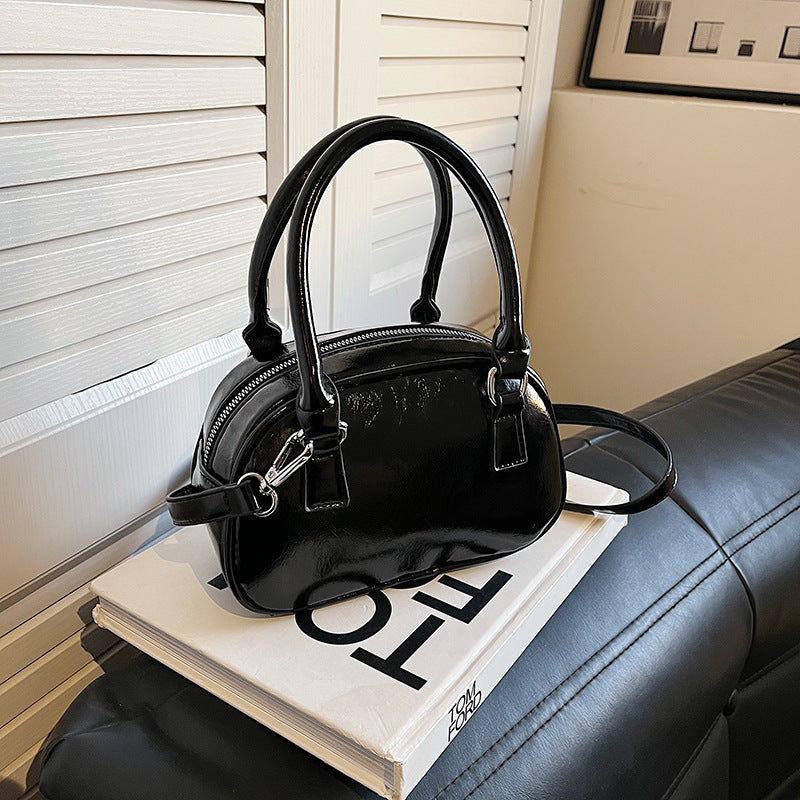 Attractive Women's Retro Easy Matching Portable Handbags