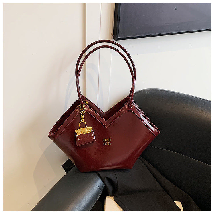 Women's Large Capacity Spring Commute Niche Fashionable Women's Shoulder Bag