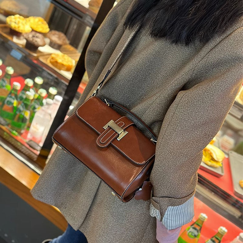 Elegant Women's Underarm Vintage Leather Light Shoulder Bags