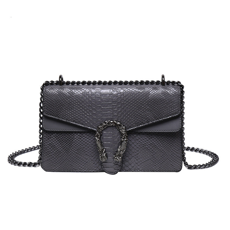 Cool Women's Retro Chain Trendy Niche Crossbody Bags