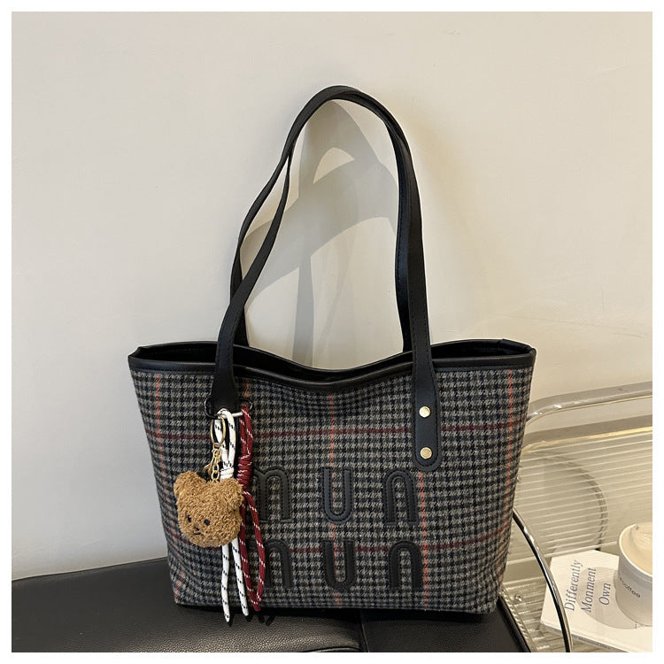 Women's Niche Plaid Woolen Large Capacity Retro Crossbody Bags
