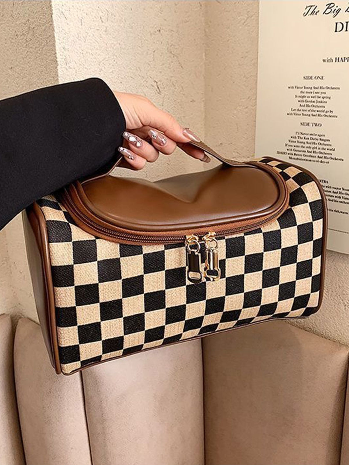 Portable Plaid Fashionable Capacity Stitching Wash Makeup Bag