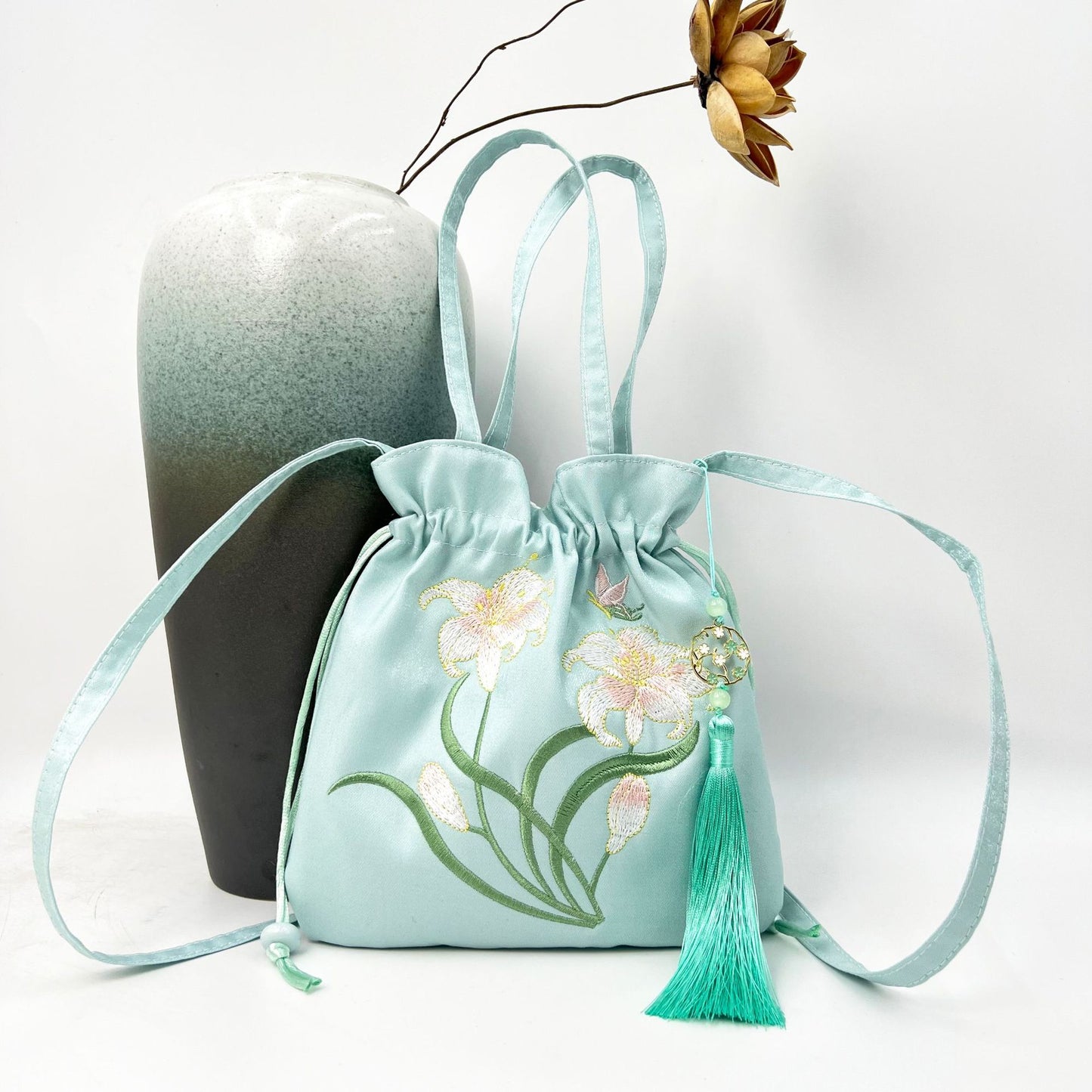 Graceful Embroidery Source Han Elements Antique Crossbody Bags