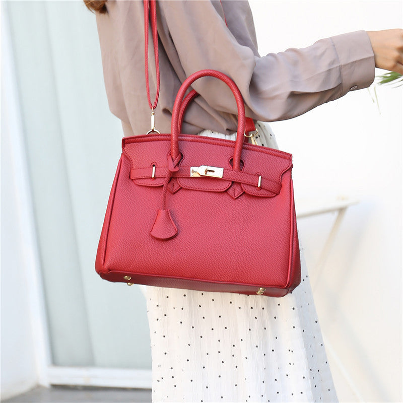 Women's Fashionable Simple Solid Color Tassel Handbags
