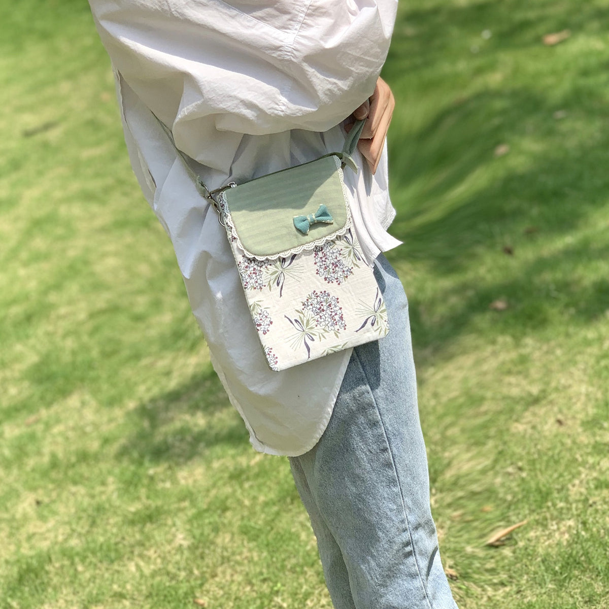 Creative Zipper Mobile Large Capacity Fresh Women's Messenger Bag