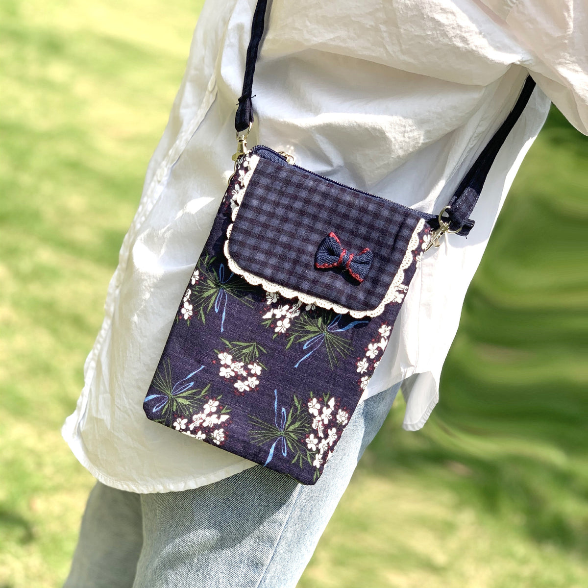 Creative Zipper Mobile Large Capacity Fresh Women's Messenger Bag