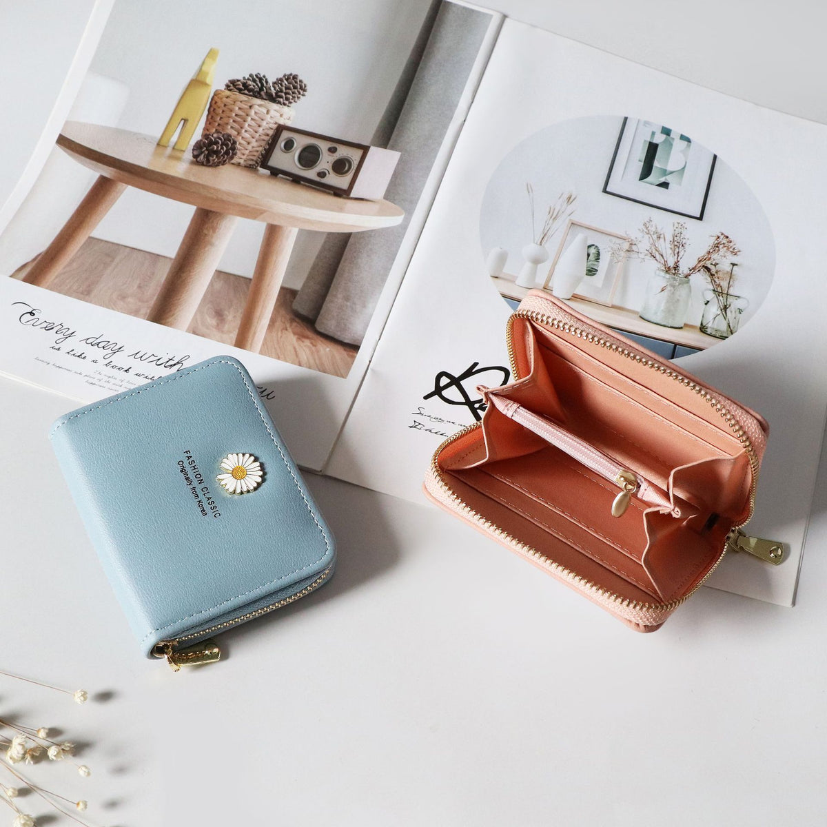 Casual Women's Daisy Short Zipper Korean Card Holder