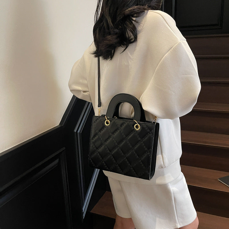 Women's Capacity Fashionable Stylish Texture Indentation Diamond Fashion Contrast Color Handbags