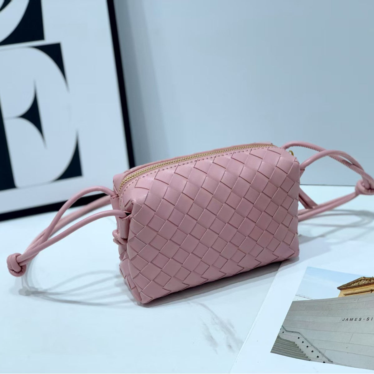 Women's Solid Color Handmade Woven Fashion Fashionable Shoulder Bags