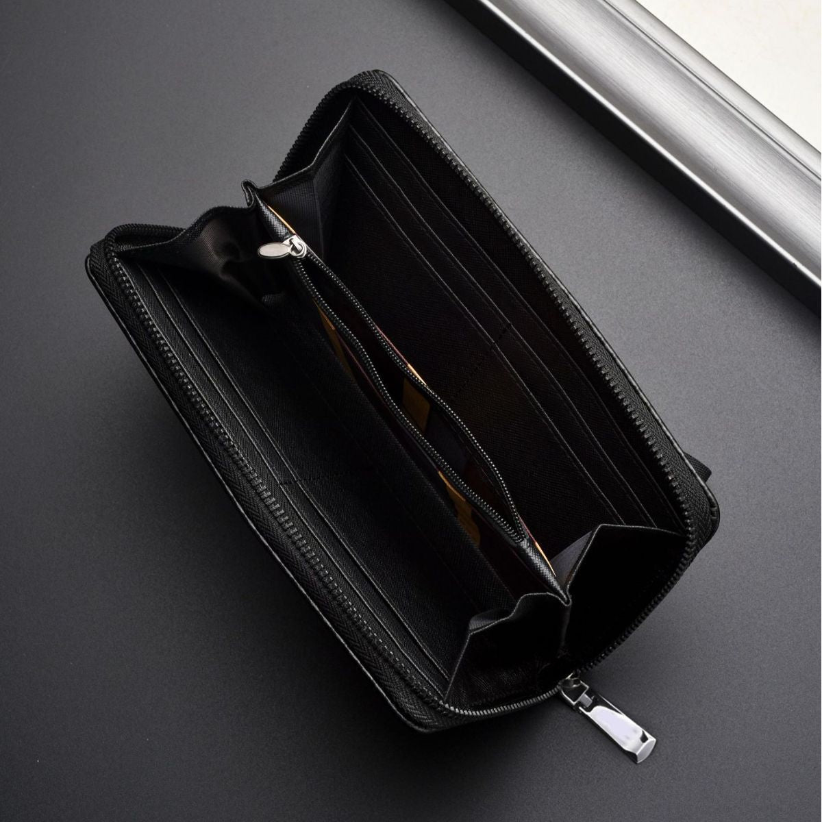 Men's Swiping Multiple Slots Carbon Fiber Men's Wallets