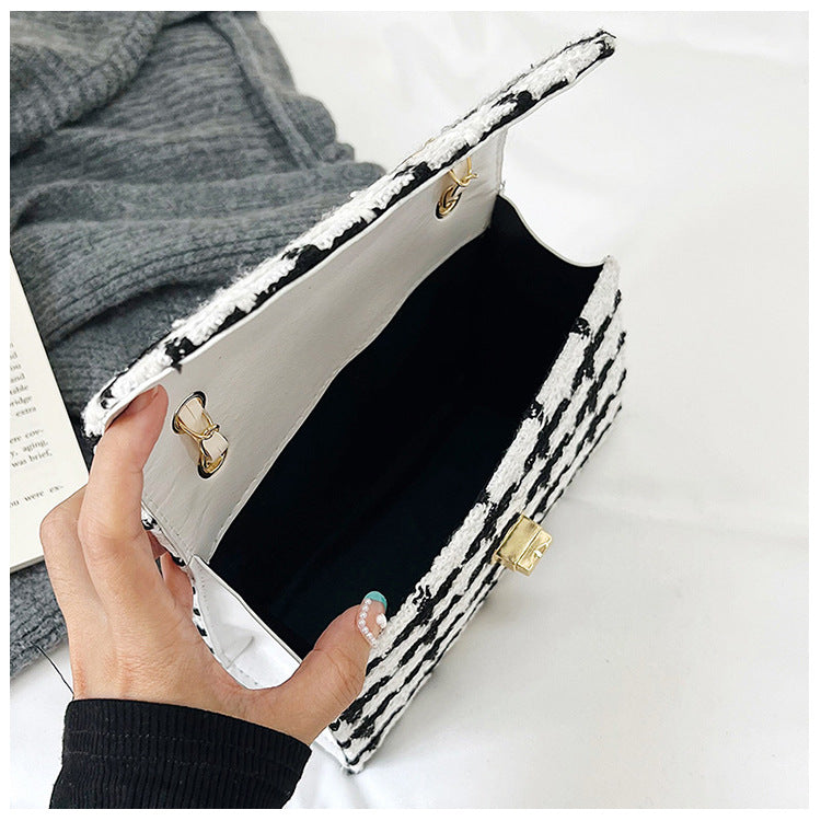 Women's Style Woolen Fashion Trendy Chain Textured Bags