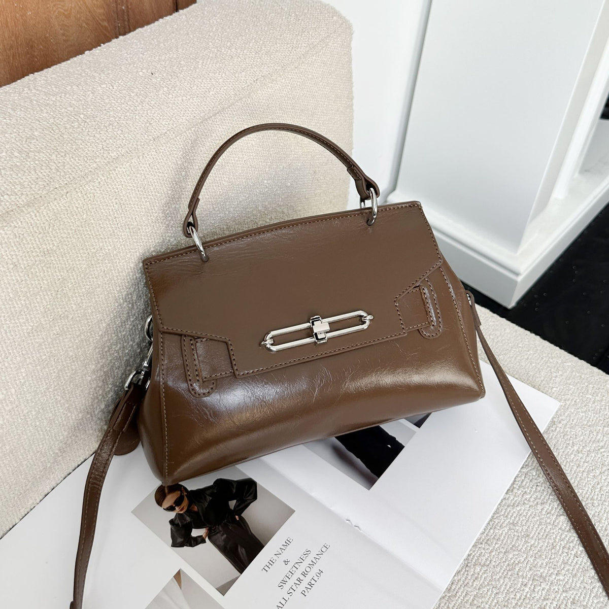 Women's Layer Oil Wax Leather Fashion Elegant Zip Soft Portable Women's Shoulder Bag