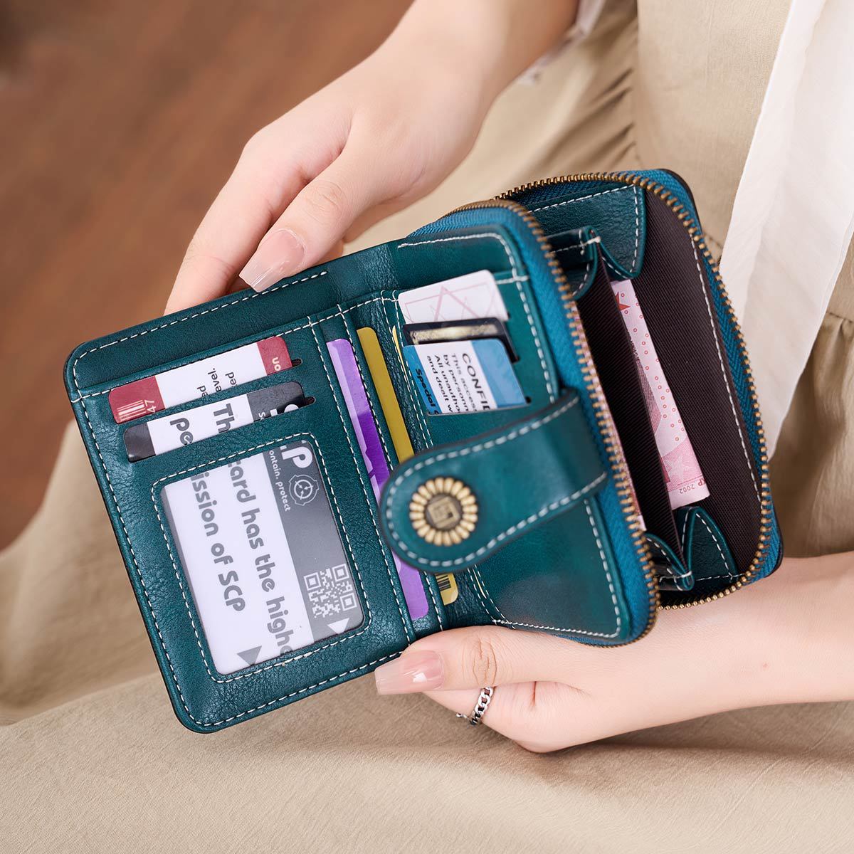Women's Hollow Design Zipper Hasp Retro Fashion Ladies Wallet