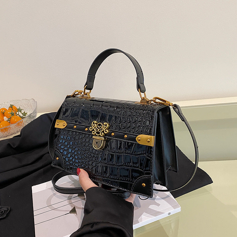 Comfortable Women's Vintage Crocodile Pattern Rivet Women's Messenger Bag