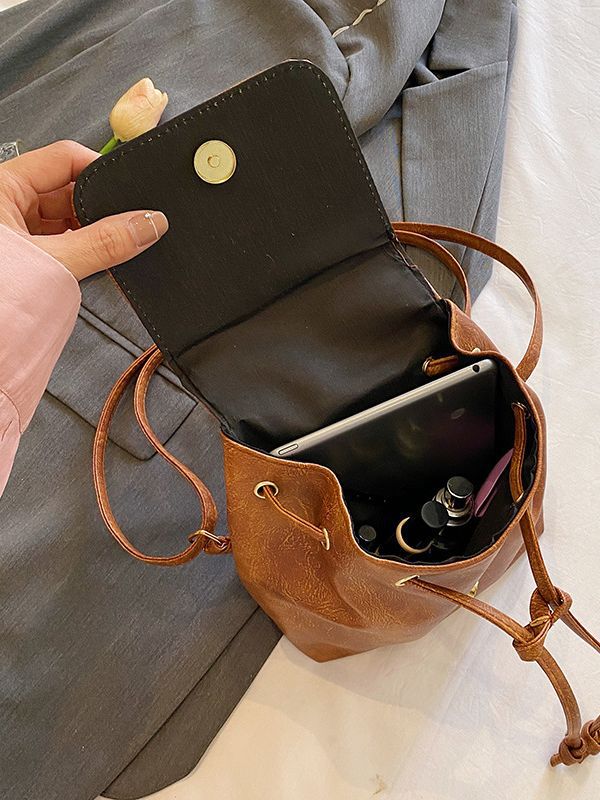 Women's Classic Style Chain Summer Oil Wax Backpacks