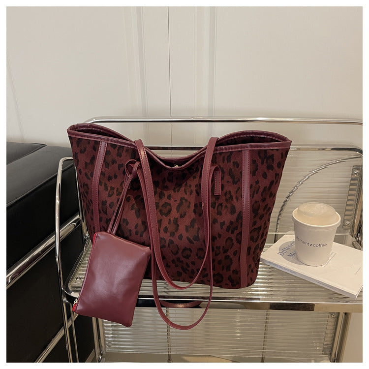 Women's Deerskin Veet Large Capacity Stylish Textured Retro Cool Women's Shoulder Bag