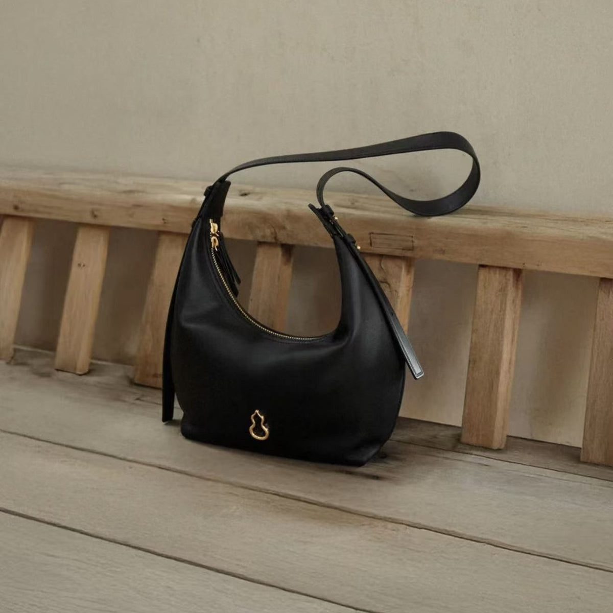 Women's & Men's Half Slope Dumpling Texture Selenodont Soft Women's Shoulder Bag