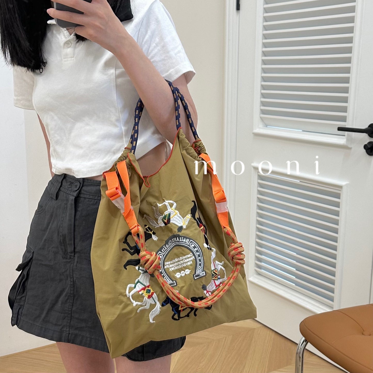 High Round Upper Body Horse Embroidery Handbags