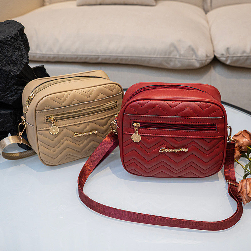 Women's Fashion Simple Wave Pattern Embroidered Bags