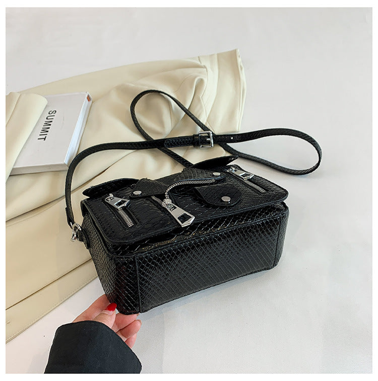 Women's Individual Clothes Korean Fashion Rivet Women's Messenger Bag