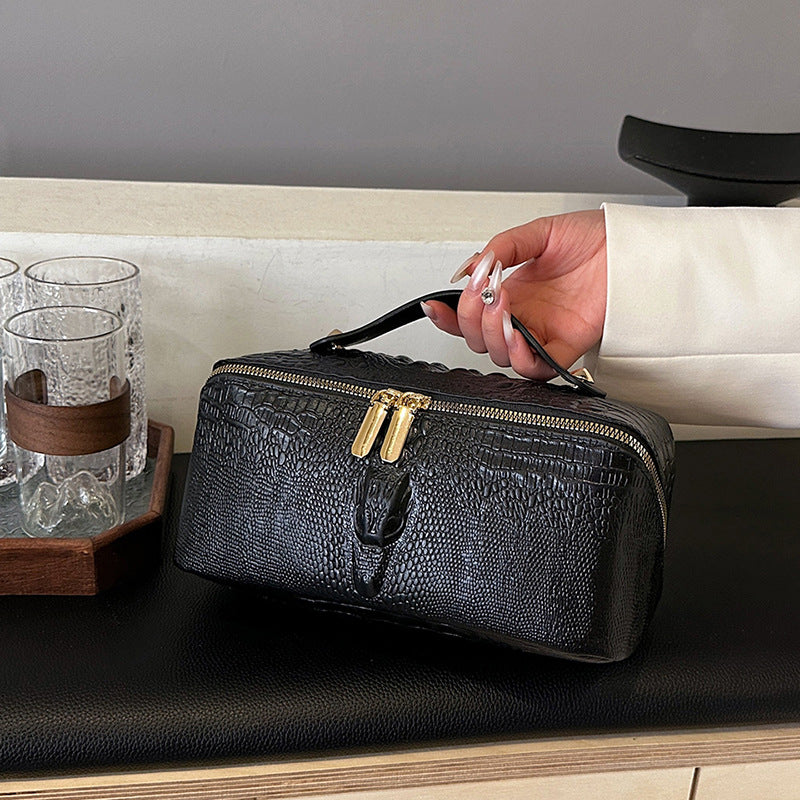 Large Capacity Wind Good-looking Cosmetics Storage Makeup Bag