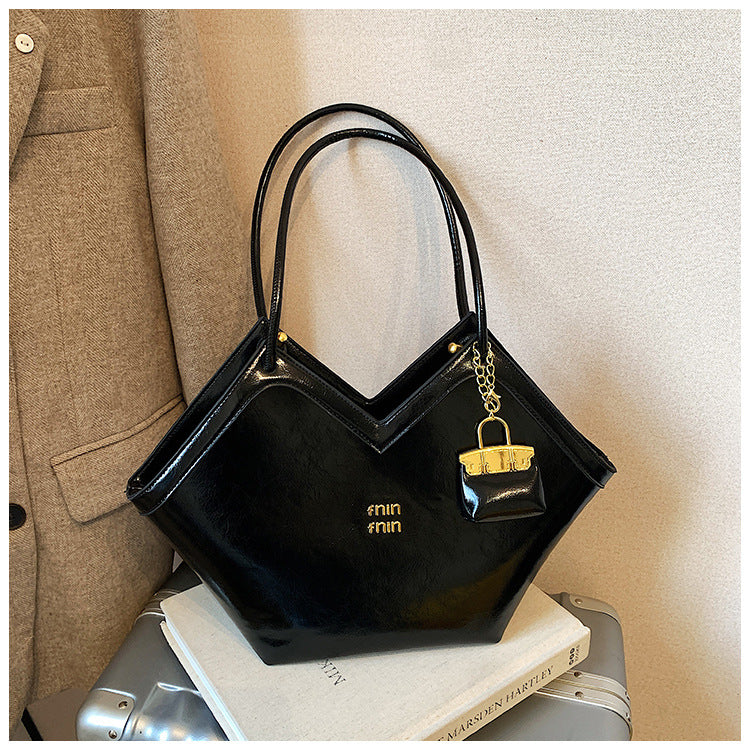 Women's Large Capacity Spring Commute Niche Fashionable Women's Shoulder Bag