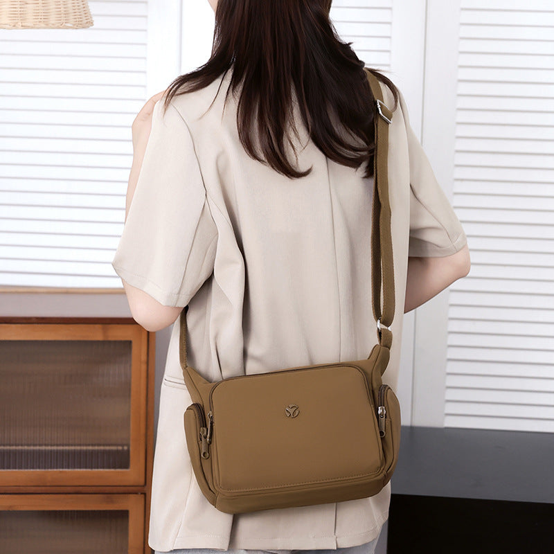 Women's Simple Solid Color Lightweight Fashion Commuter Women's Shoulder Bag