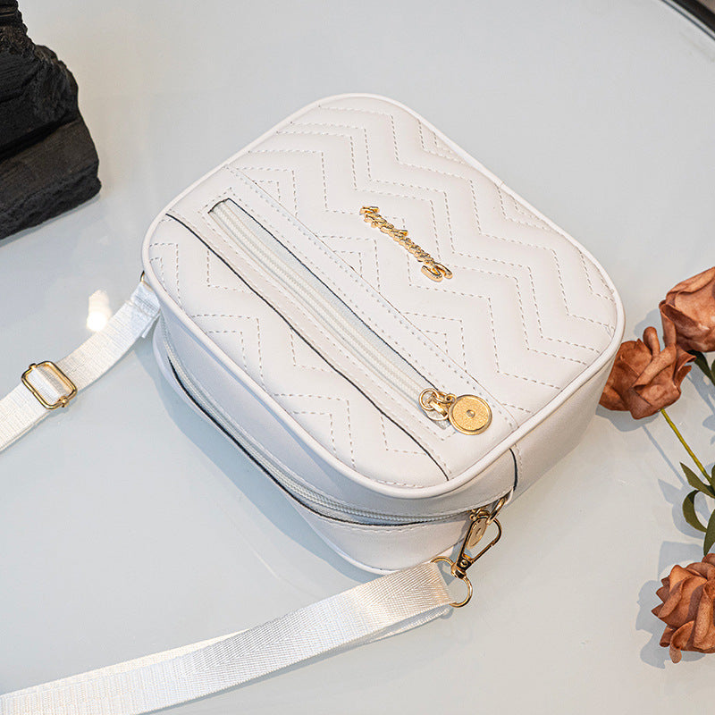 Women's Fashion Simple Wave Pattern Embroidered Bags