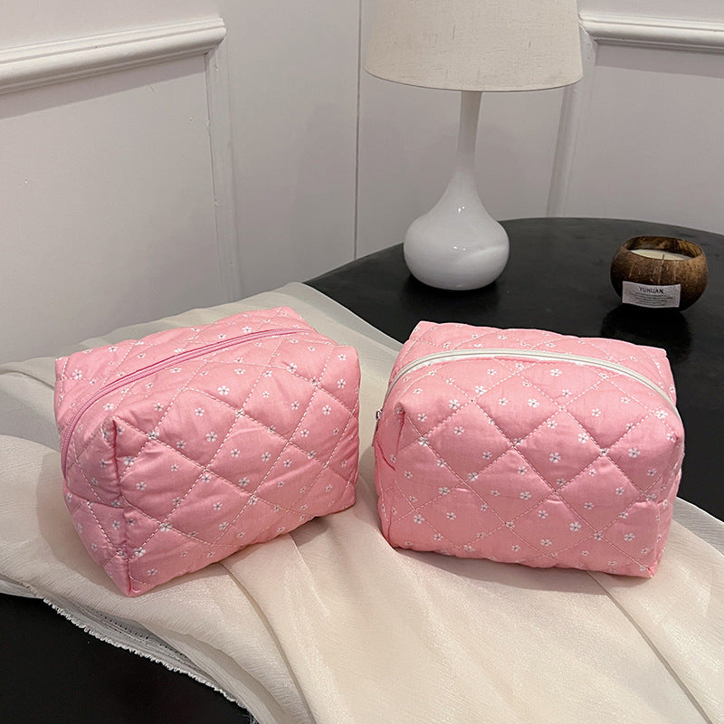 Broken Flower Cosmetics Storage Hand Holding Makeup Bag