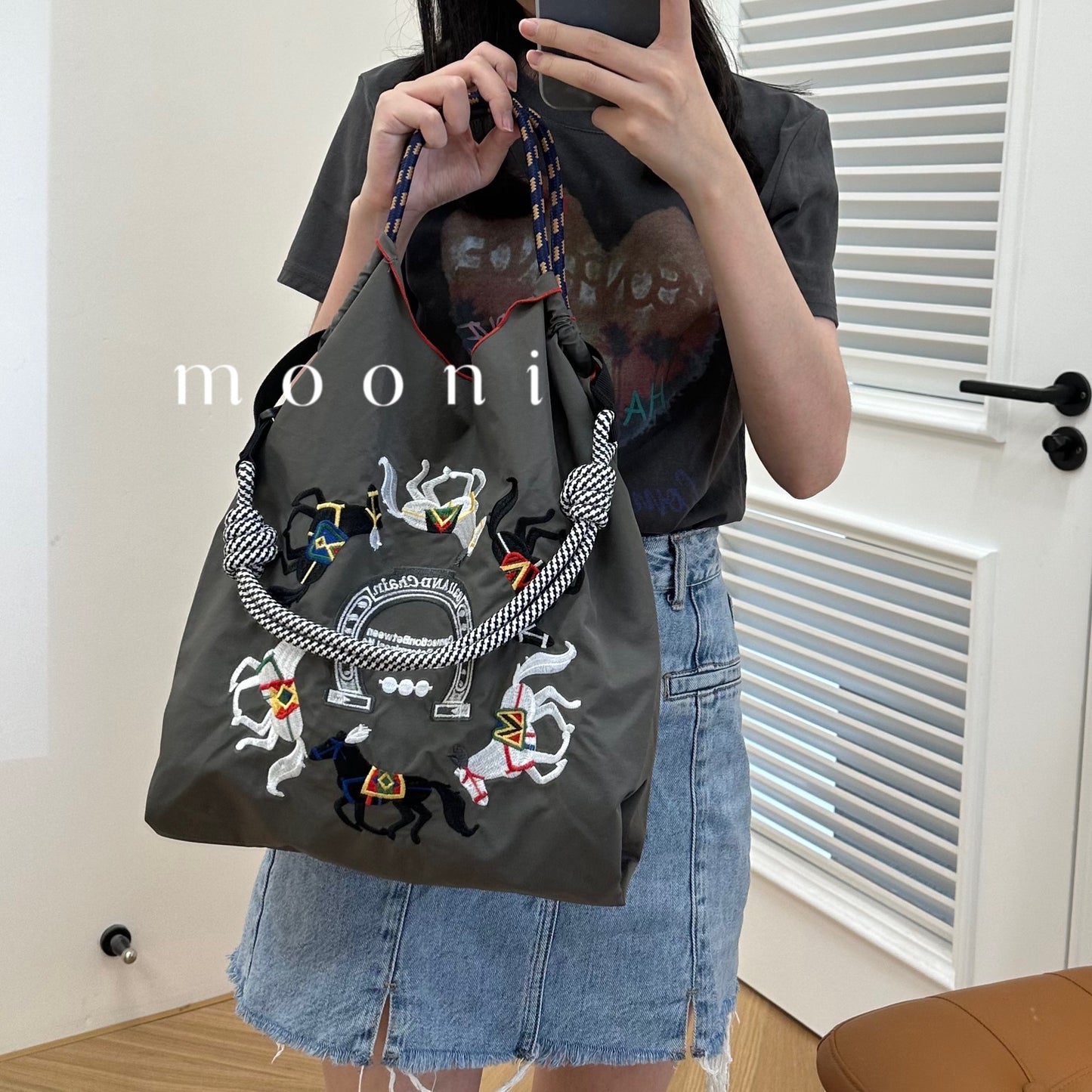 High Round Upper Body Horse Embroidery Handbags