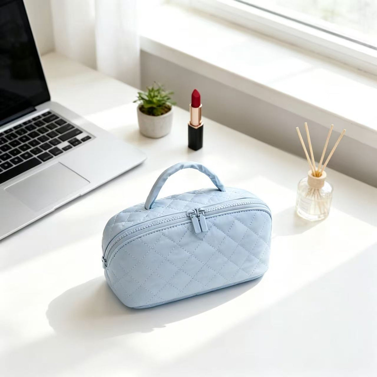 Polyester Large Capacity Portable Fan-shaped Storage Makeup Bag