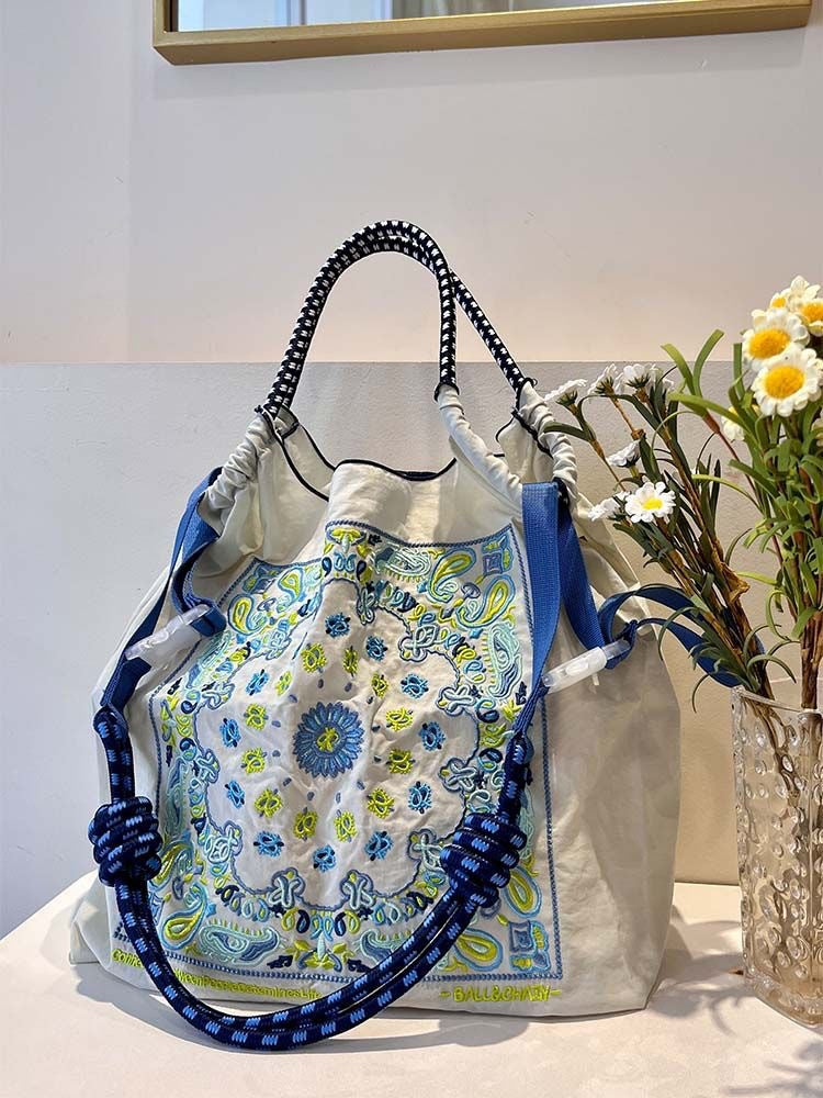 Embroidered Shopping With Flowers Plants On The Upper Body Niche Women's Shoulder Bag