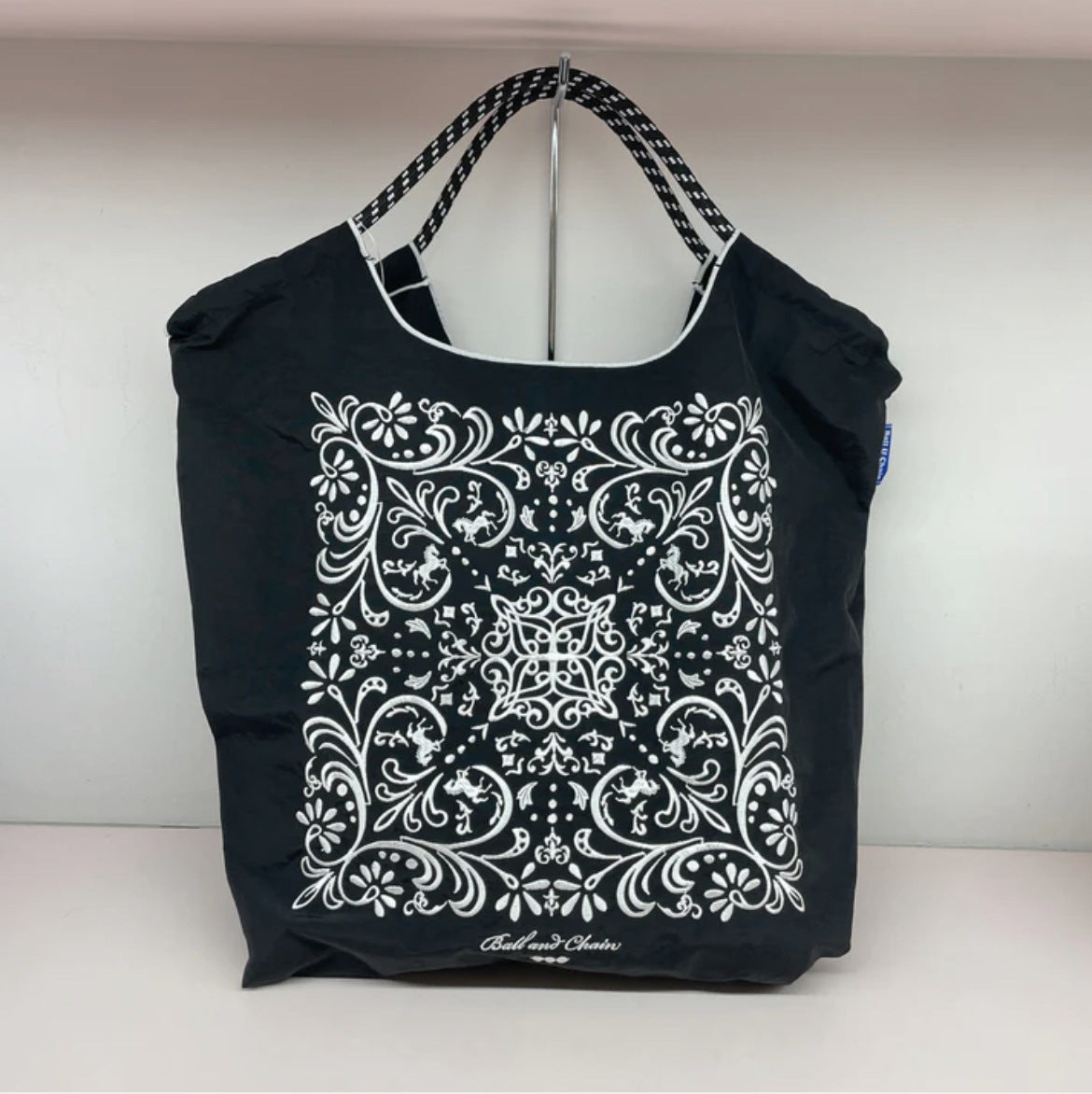 Embroidered Shopping With Flowers Plants On The Upper Body Niche Women's Shoulder Bag