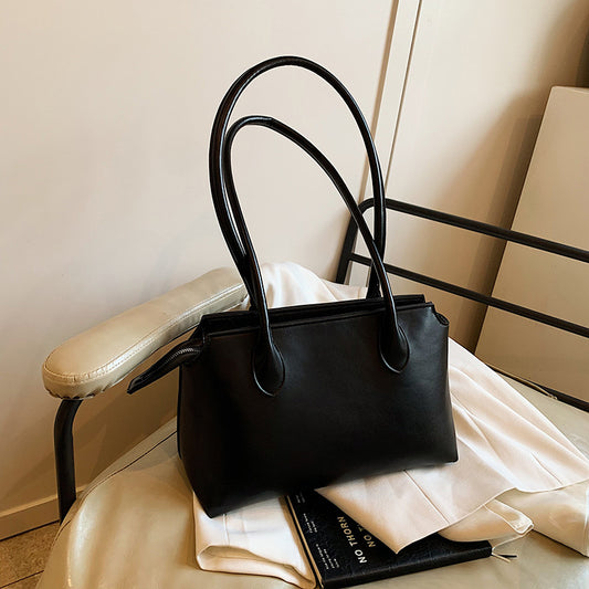 Women's Retro Simple Advanced Texture Baguette Underarm Shoulder Bags