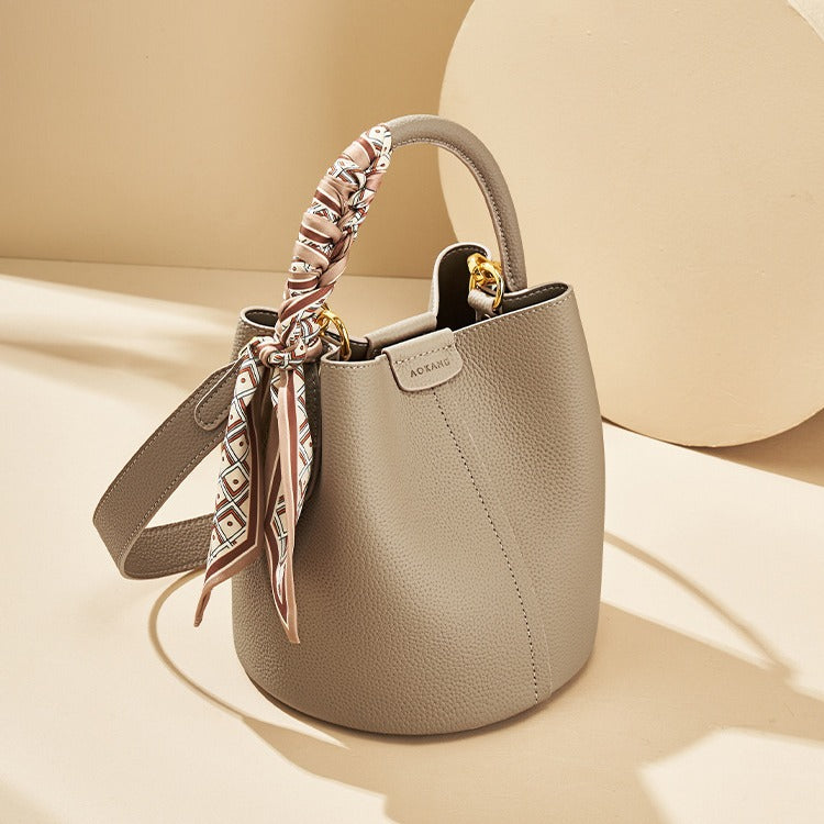 Women's High-grade Fashion Vegetable Basket Commuter Handbags