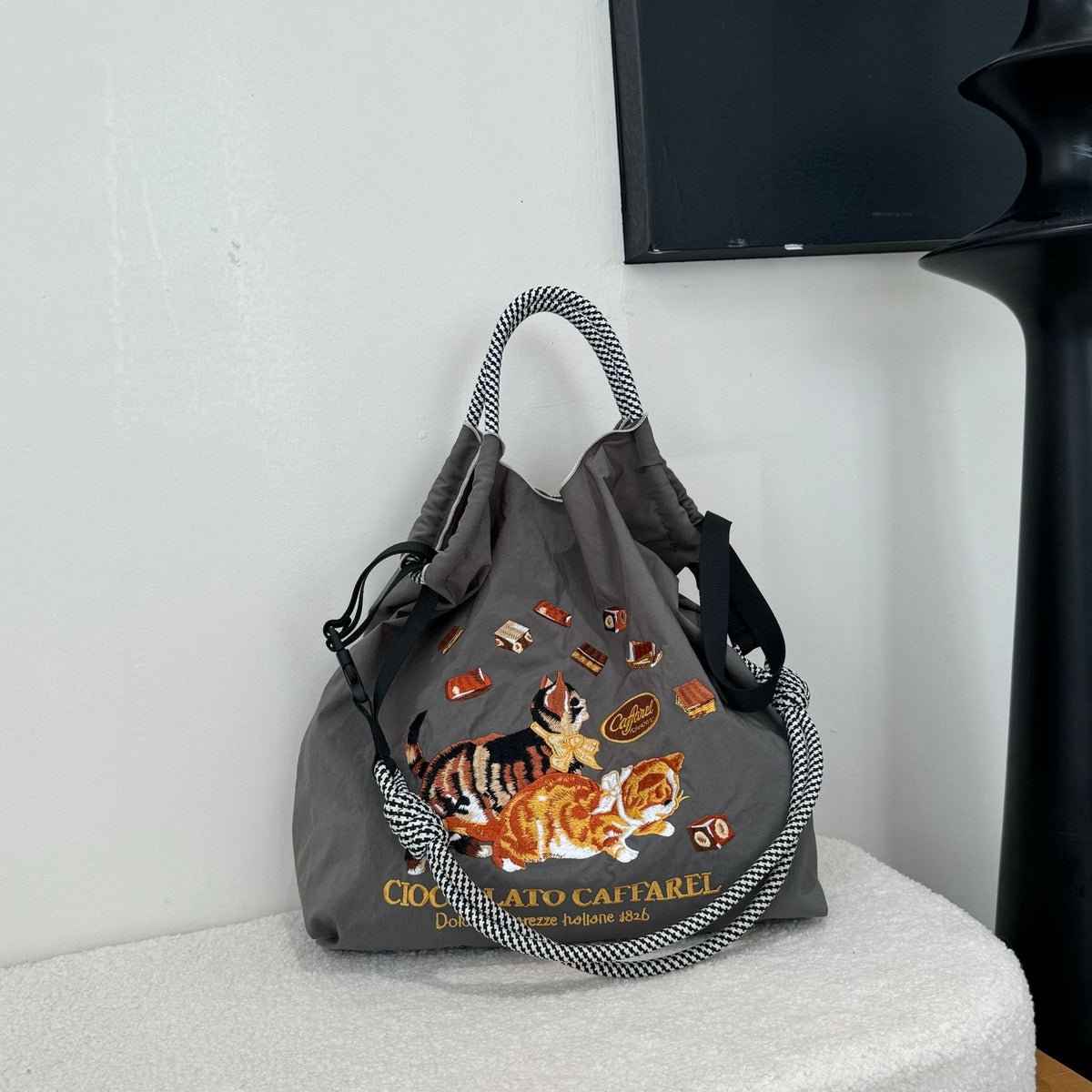 Embroidered Shopping With Flowers Plants On The Upper Body Niche Women's Shoulder Bag
