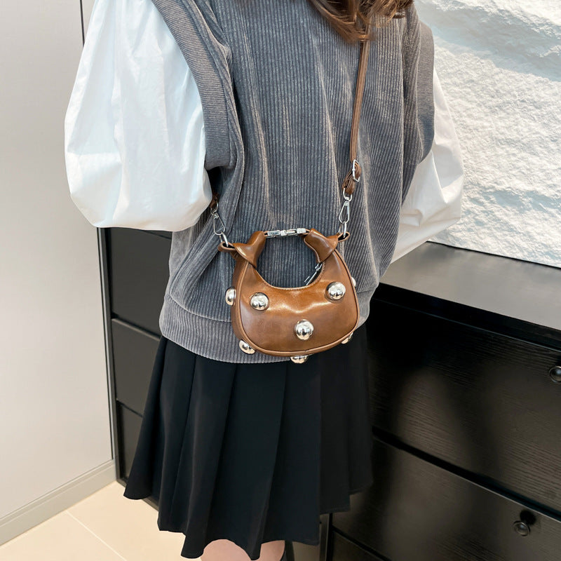 Women's Hot Style Rivet Simple Western Trend Women's Shoulder Bag