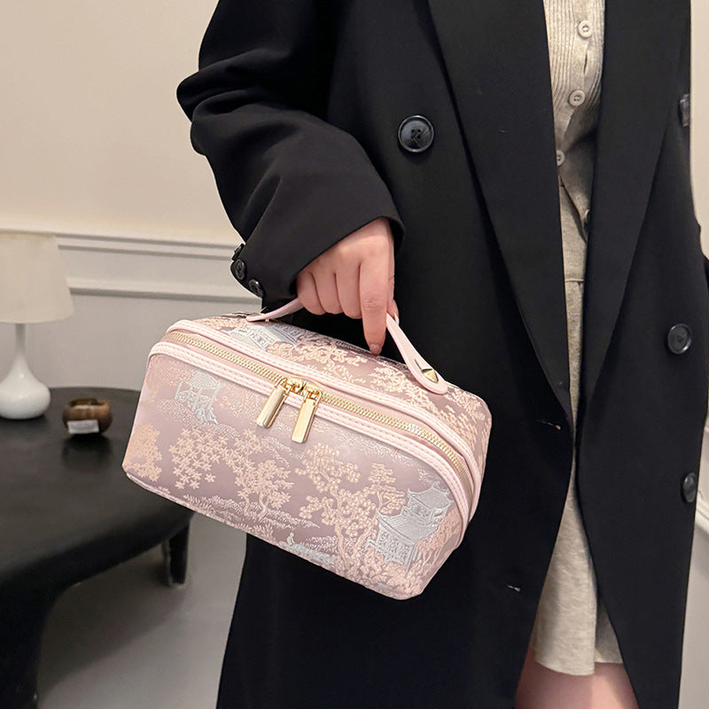 Antique Retro Large Capacity Portable Wash Makeup Bag