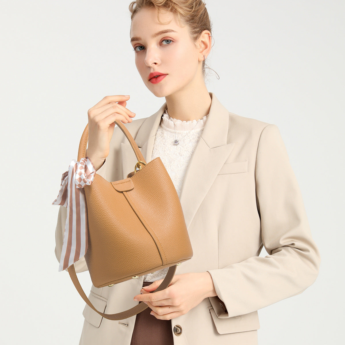 Women's Portable Large Capacity Commuter Multifunctional Handbags