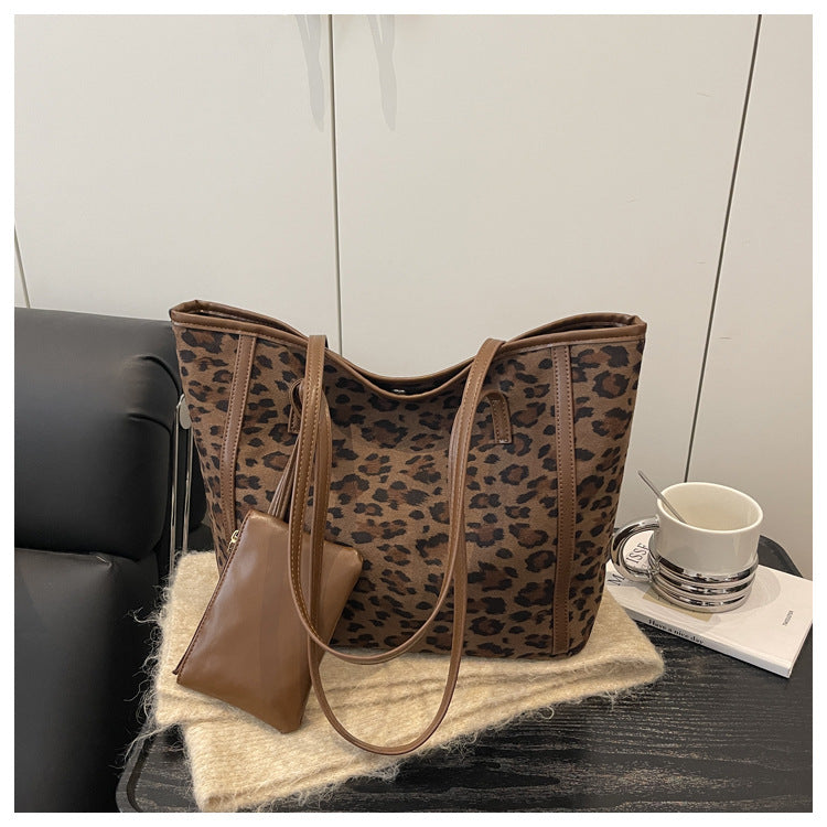 Women's Deerskin Veet Large Capacity Stylish Textured Retro Cool Women's Shoulder Bag