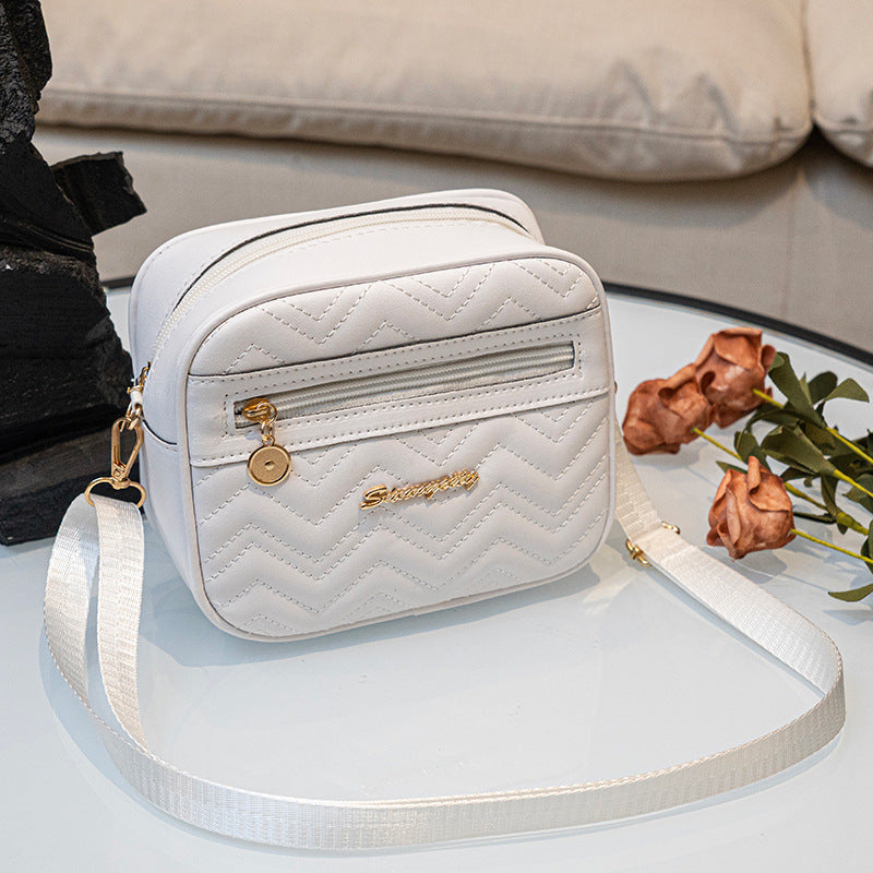 Women's Fashion Simple Wave Pattern Embroidered Bags
