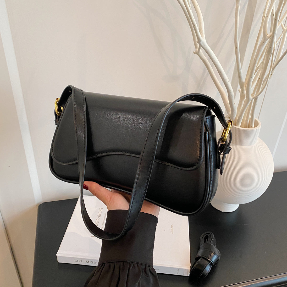 Women's Retro Easy Matching Underarm Niche Commuter Women's Messenger Bag