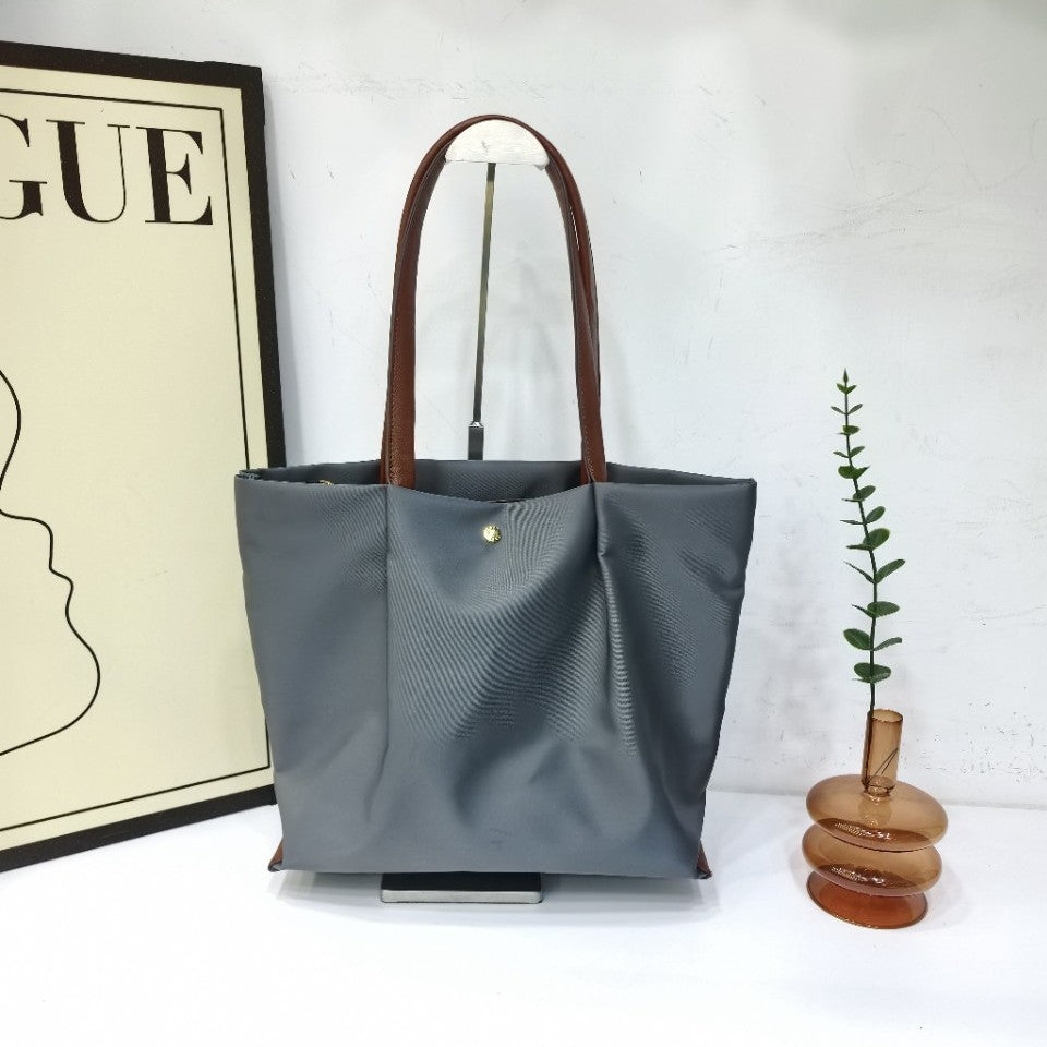 Beautiful Pretty Women's Nylon Waterproof Runaway Women's Shoulder Bag
