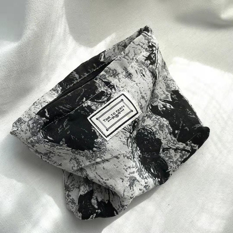 Design Black White Temperament Striped Retro Artistic Elegant Cosmetic Bags