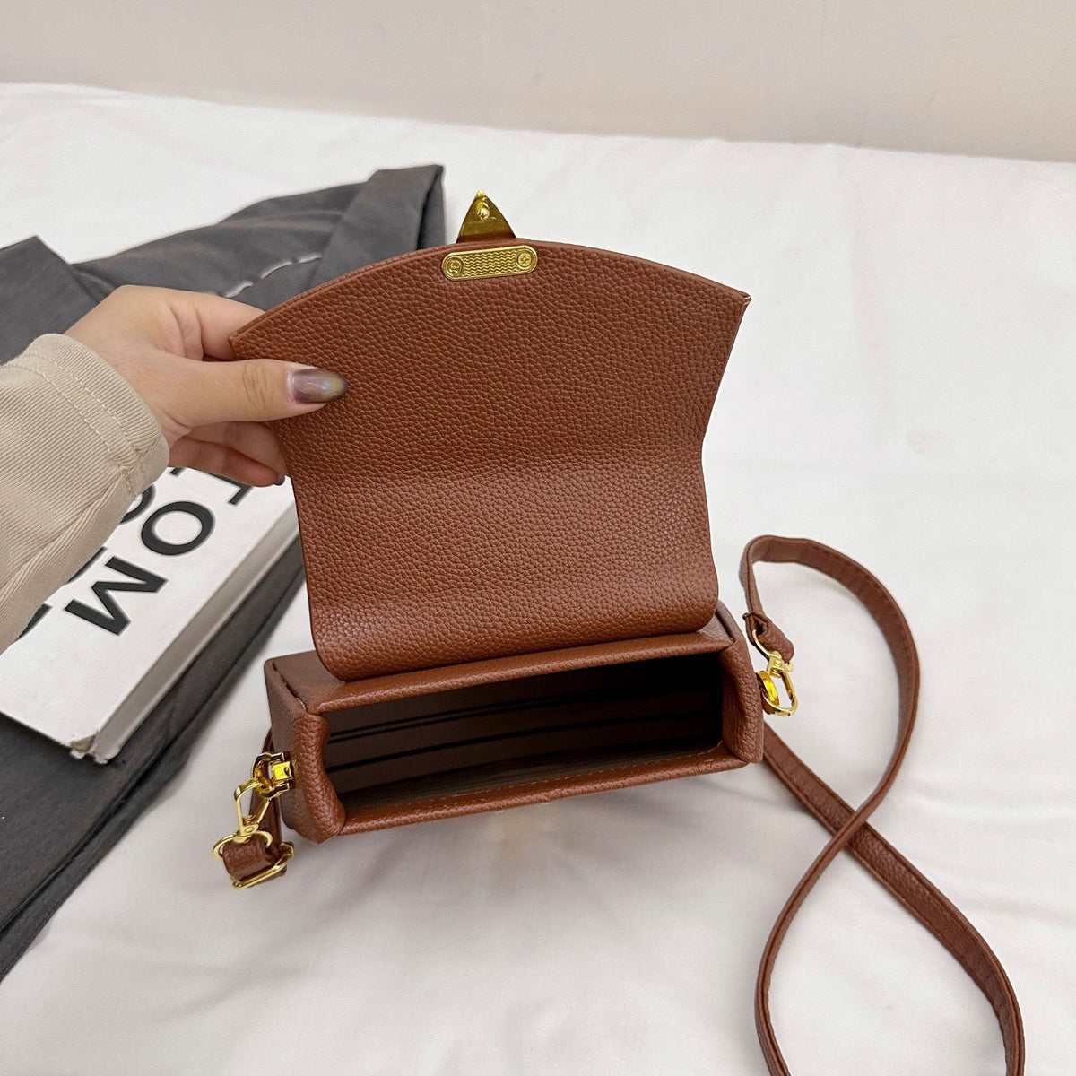 Style Sandwich Pocket Chain Soft Surface Women's Shoulder Bag