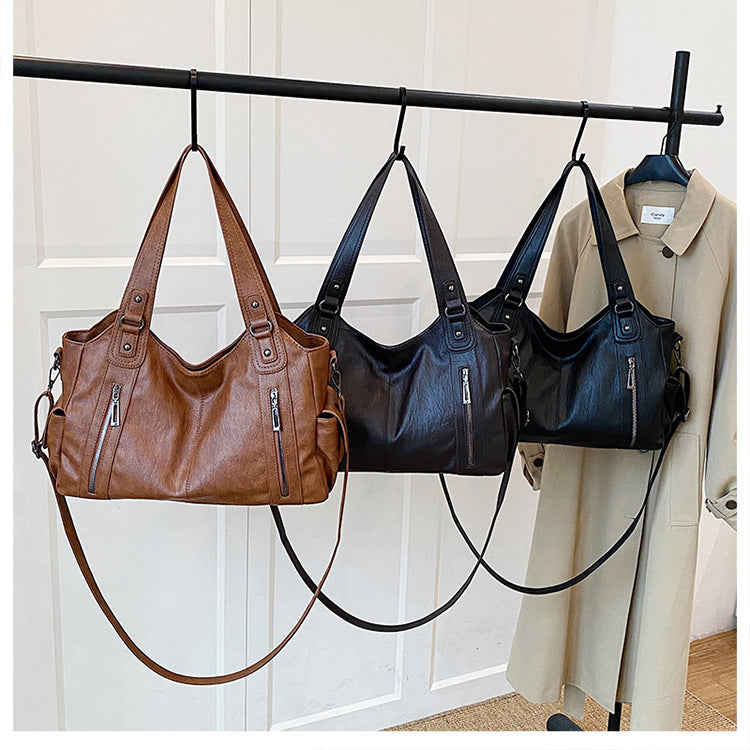 Women's Retro Fashion Rivet Large Capacity Commuter Portable Women's Shoulder Bag