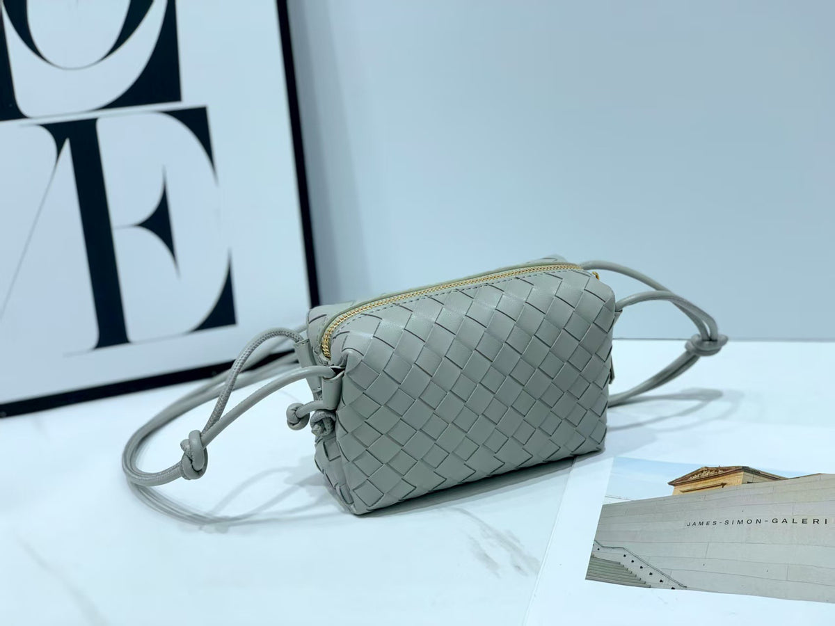 Women's Solid Color Handmade Woven Fashion Fashionable Shoulder Bags