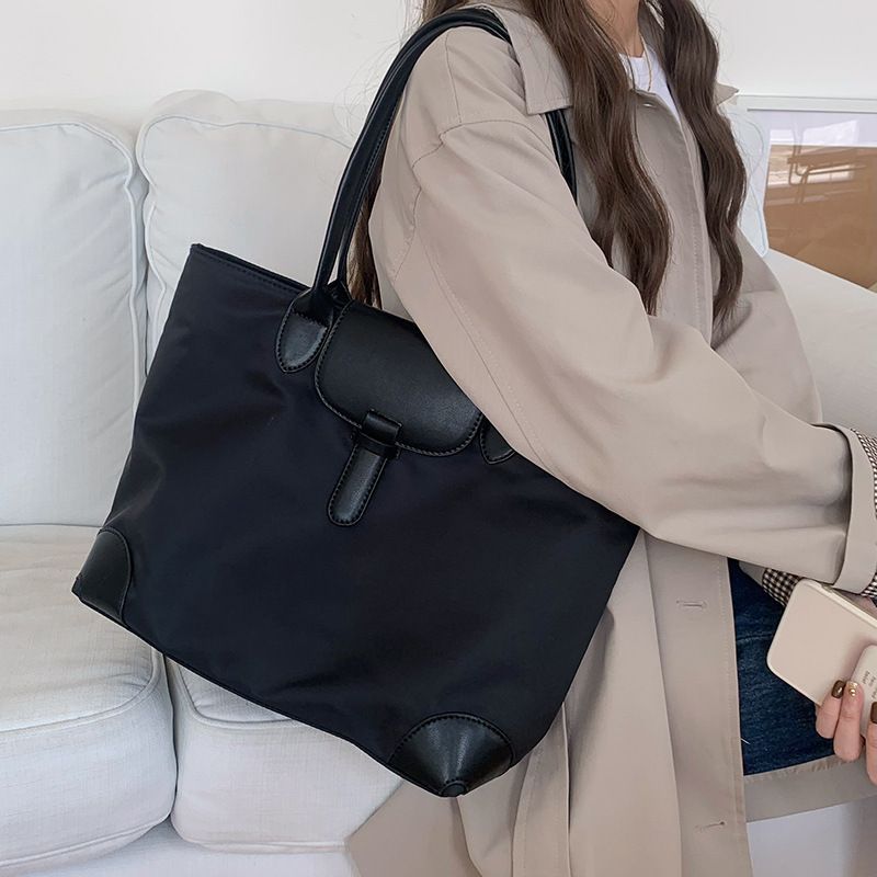 Women's Contrast Color Nylon Canvas Leisure Commute Women's Shoulder Bag